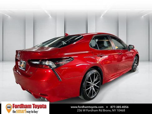 Used 2024 Toyota Camry SE image 4