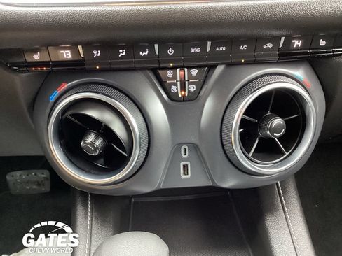 Used 2025 Chevrolet Blazer LT AWD/4WD image 18