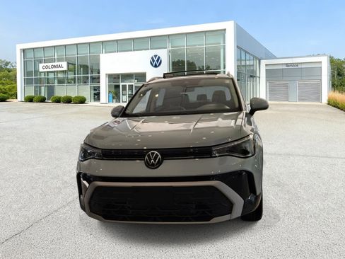 New 2026 Volkswagen Taos SE image 2