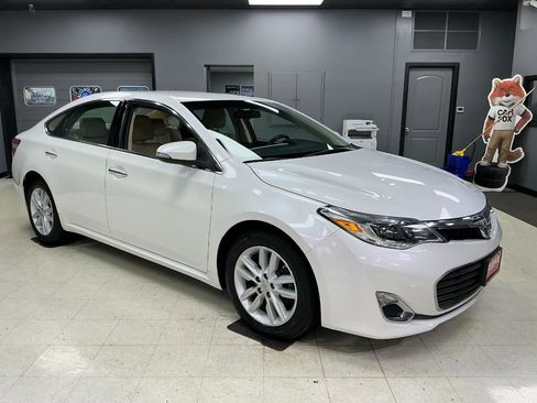 Used 2015 Toyota Avalon XLE image 2