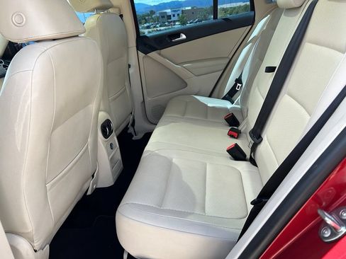 Used 2016 Volkswagen Tiguan SE FWD image 25
