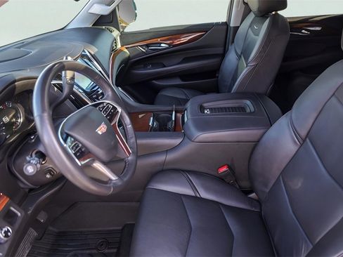 Used 2019 Cadillac Escalade Luxury image 9