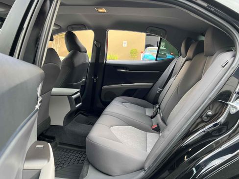 Used 2021 Toyota Camry LE image 31