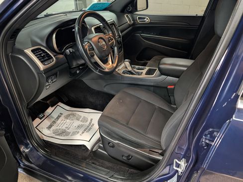 Used 2017 Jeep Grand Cherokee Laredo w/ Quick Order Package 23E image 12