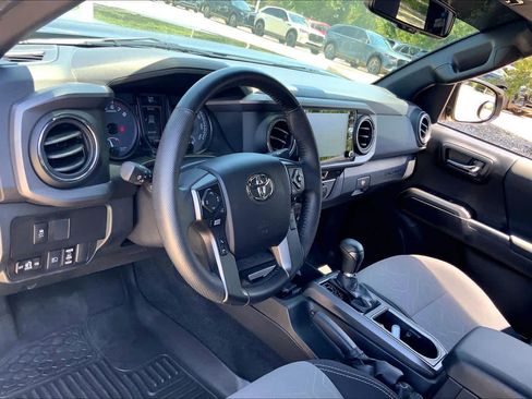 Used 2021 Toyota Tacoma TRD Off-Road AWD/4WD image 18