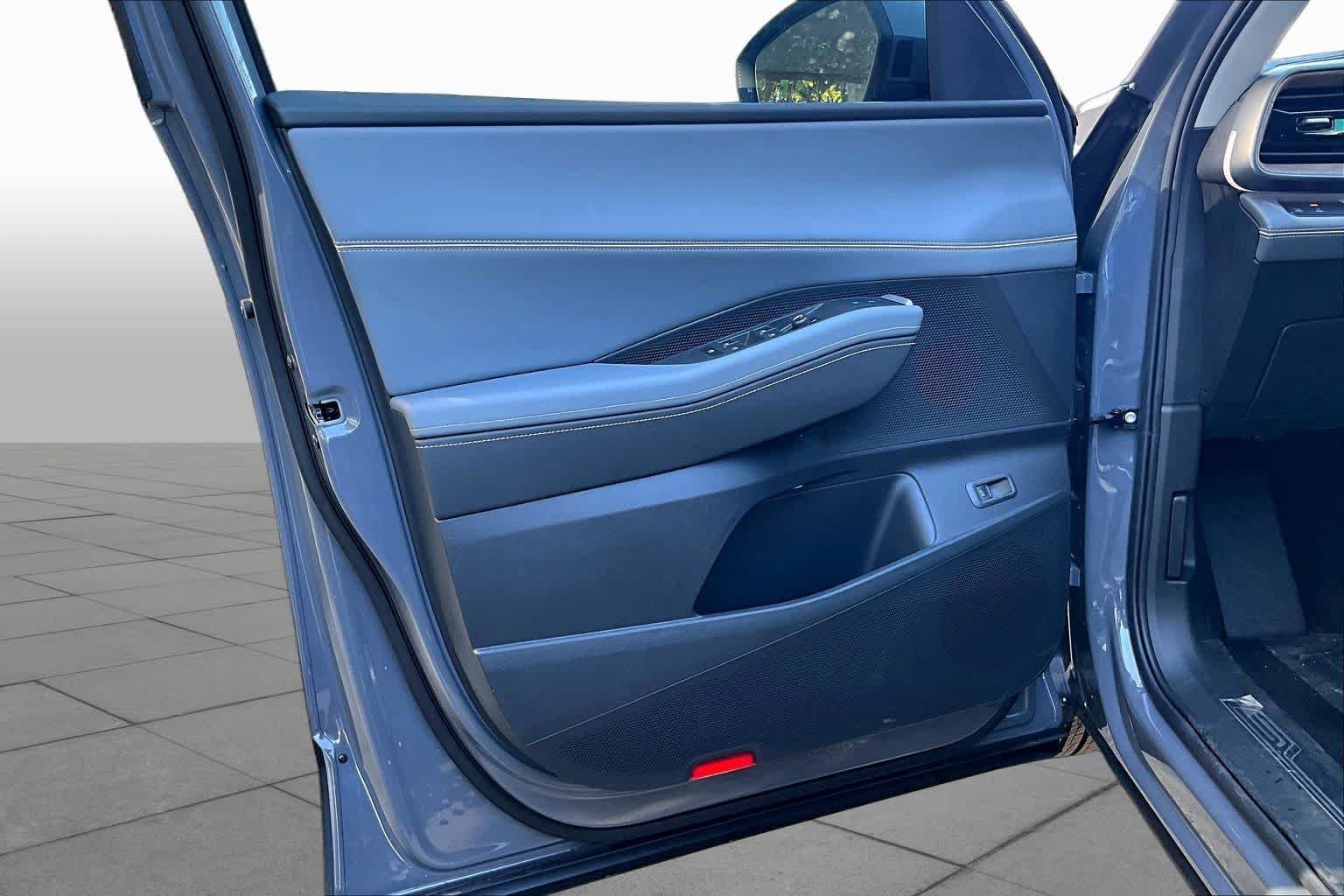 New 2027 Volkswagen Atlas SE FWD image 10