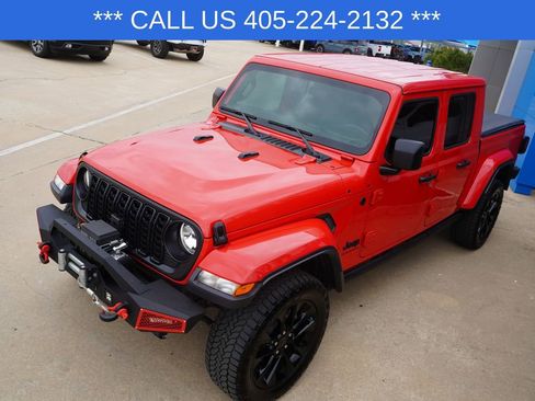 Used 2025 Jeep Gladiator Sport AWD/4WD image 14