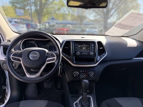 Used 2017 Jeep Cherokee Sport image 21