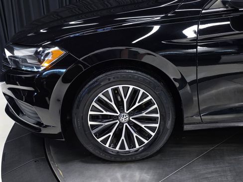 Used 2019 Volkswagen Jetta SE w/ Cold Weather Package FWD image 37