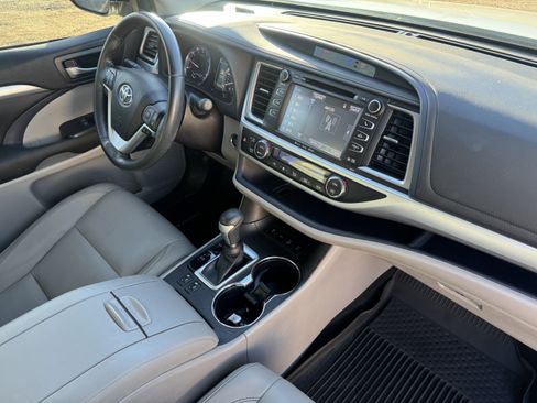 Certified 2018 Toyota Highlander XLE image 20