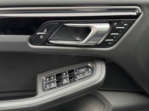 Certified 2023 Porsche Macan image 14