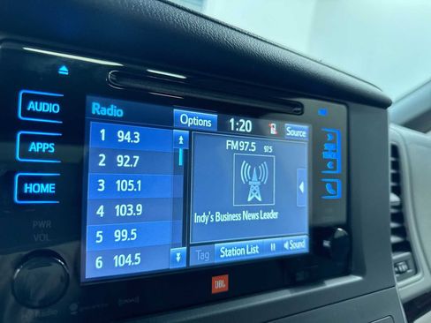 Used 2017 Toyota Sienna Limited Premium image 24