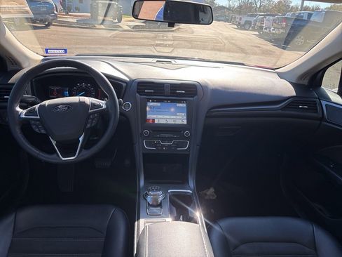 Used 2018 Ford Fusion SE w/ Equipment Group 201A image 16