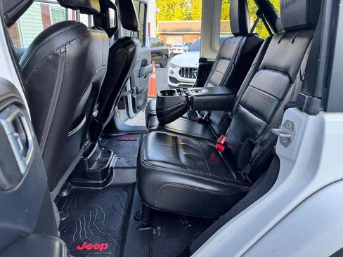 Used 2018 Jeep Wrangler Unlimited Sahara w/ LED Lighting Group AWD/4WD image 41