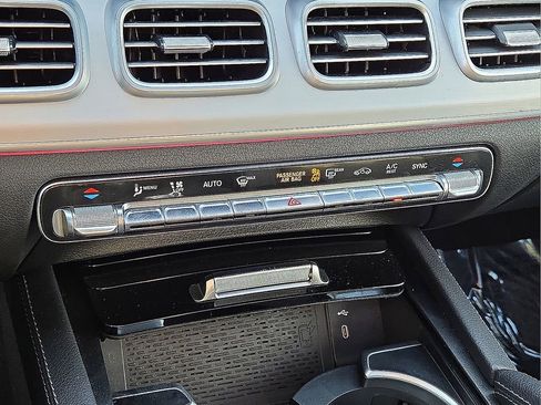 Used 2025 Mercedes-Benz GLS 450 4MATIC image 32