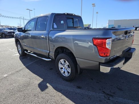 Used 2017 Nissan Titan SV image 2