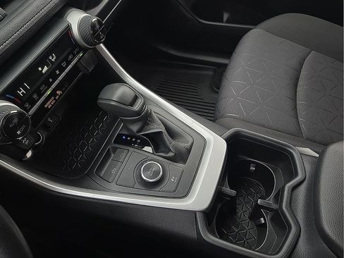 Used 2022 Toyota RAV4 XLE image 21