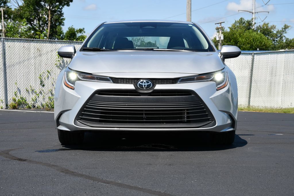 Used 2025 Toyota Corolla LE FWD image 2