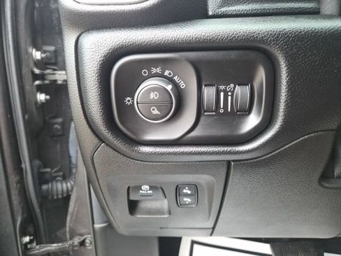 Used 2019 RAM 1500 Laramie AWD/4WD image 17