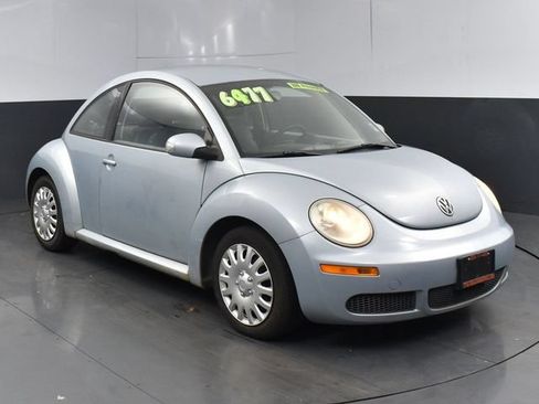 Used 2010 Volkswagen Beetle Coupe FWD image 2