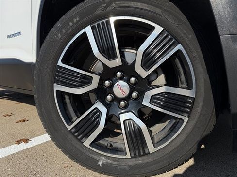 Used 2019 GMC Acadia SLT w/ Black Edition image 10