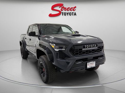 Used 2025 Toyota Tacoma TRD Pro AWD/4WD image 5