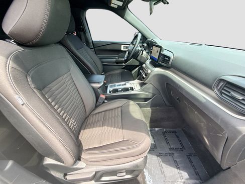 Used 2020 Ford Explorer XLT RWD image 31