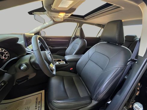 Used 2024 Nissan Altima 2.5 SL AWD/4WD image 16
