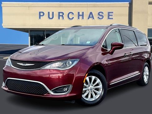 Used 2018 Chrysler Pacifica Touring-L image 3