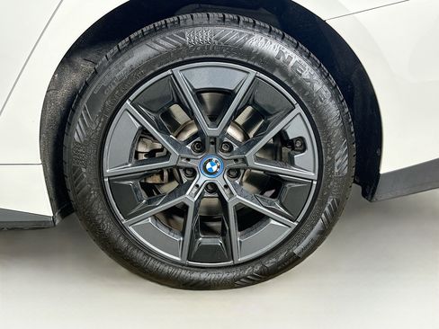Used 2024 BMW i4 eDrive40 image 11