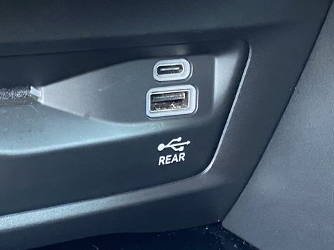 Used 2024 Chrysler Pacifica Limited w/ Uconnect Theater Family Group image 24