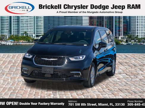 New 2025 Chrysler Pacifica Select FWD image 2