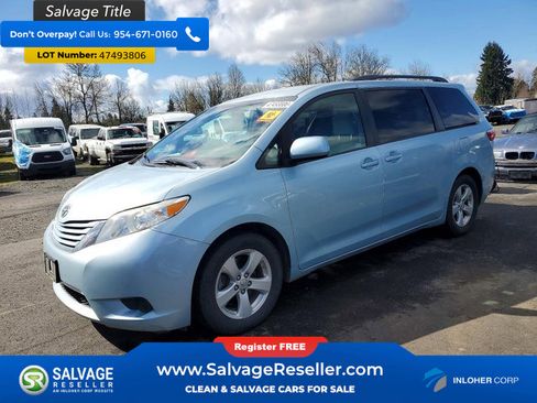 Used 2015 Toyota Sienna LE w/ Four Season Floor Mat Package image 1