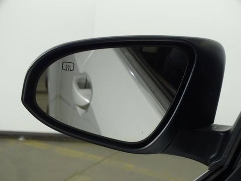 Used 2017 Toyota Corolla SE image 32