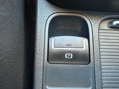 Used 2016 Volkswagen Tiguan S FWD image 16