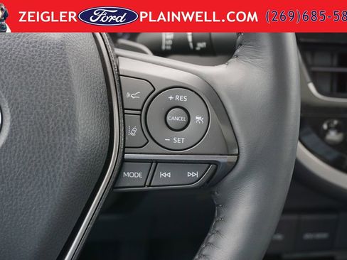 Used 2022 Toyota Camry SE w/ Cold Weather Package FWD image 24