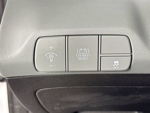 Used 2025 Hyundai Elantra Limited FWD image 25