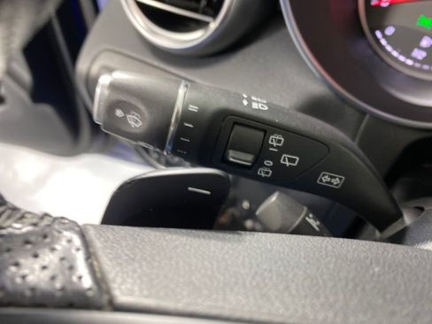 Used 2019 Mercedes-Benz GLC 300 4MATIC image 17