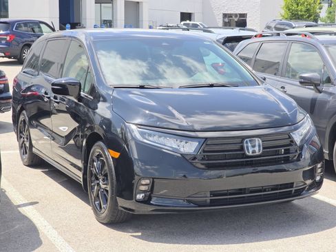 Used 2024 Honda Odyssey Sport image 2
