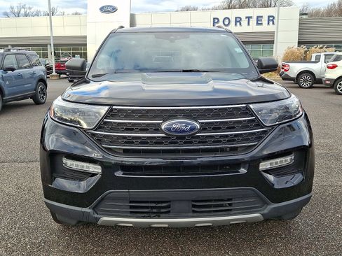 Used 2022 Ford Explorer XLT w/ Equipment Group 202A image 3