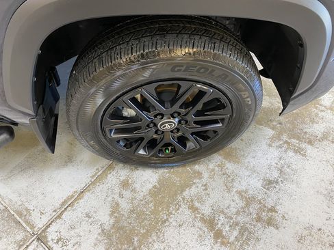 Used 2025 Toyota Tundra Limited image 14