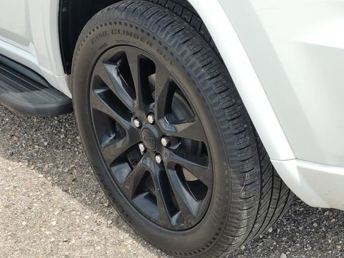 Used 2019 Jeep Grand Cherokee Altitude image 8