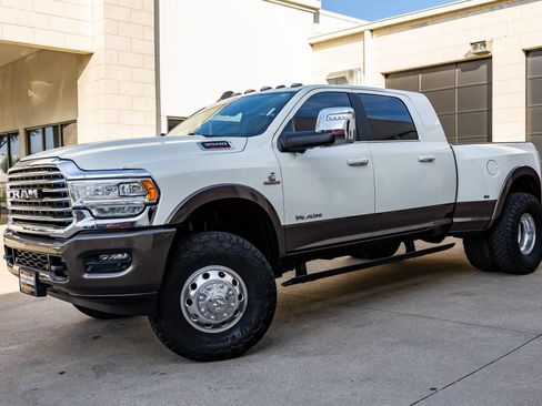Used 2024 RAM 3500 Limited w/ Towing Technology Group AWD/4WD image 3