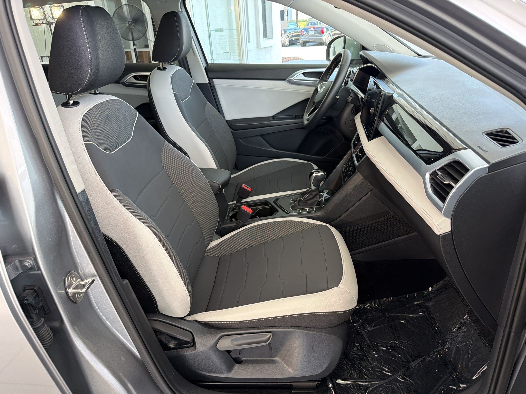 Certified 2026 Volkswagen Taos SE FWD image 25