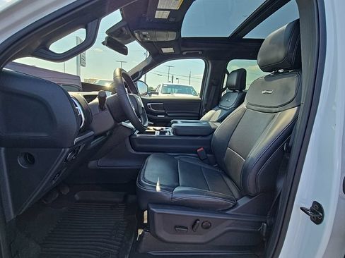 Used 2025 Ford Expedition Platinum w/ Stealth Appearance Package AWD/4WD image 12