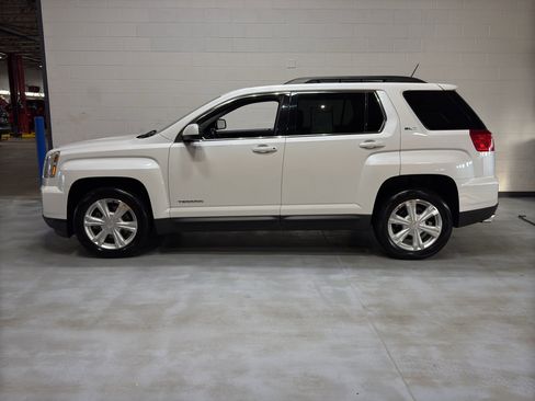 Used 2017 GMC Terrain SLE w/ Convenience Package image 2