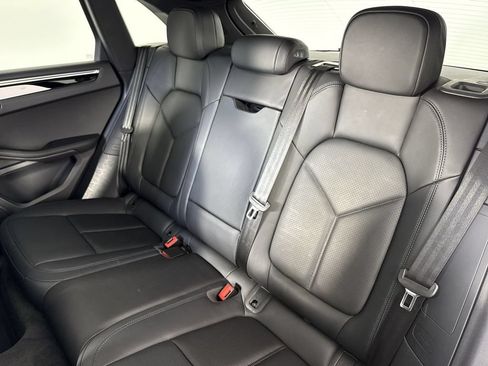 Certified 2023 Porsche Macan AWD/4WD image 21