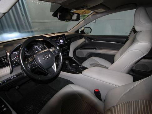 Used 2022 Toyota Camry SE w/ Convenience Package FWD image 2