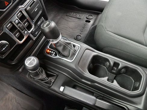 Used 2022 Jeep Wrangler Unlimited Sahara w/ LED Lighting Group AWD/4WD image 25