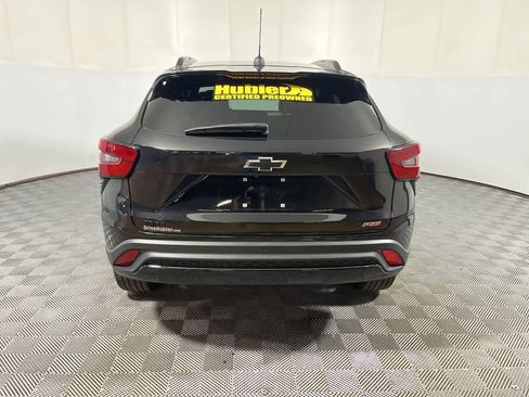 Used 2024 Chevrolet Trax RS w/ Sunroof Package FWD image 7